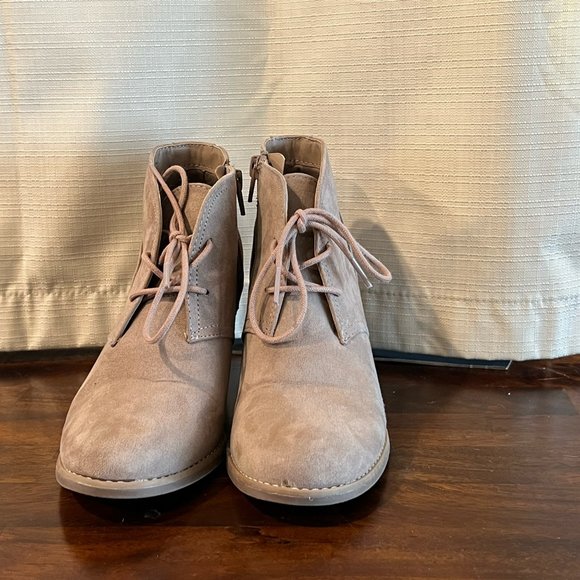 COPY - Universal Thread Wedge Heel Ankle Boot Color/Taupe Size/W7 Microsuede - Picture 2 of 6